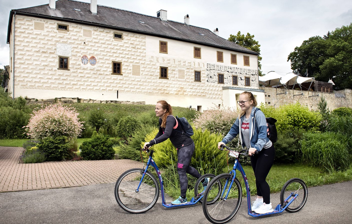 Hosté na koloběžkách u Chateau Orlice
